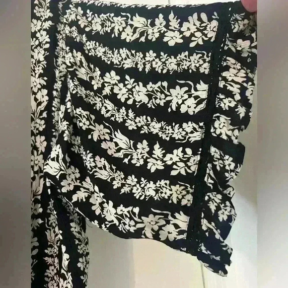 Lola P NWT flowy boho shirt size M (G105) - Picture 5 of 8